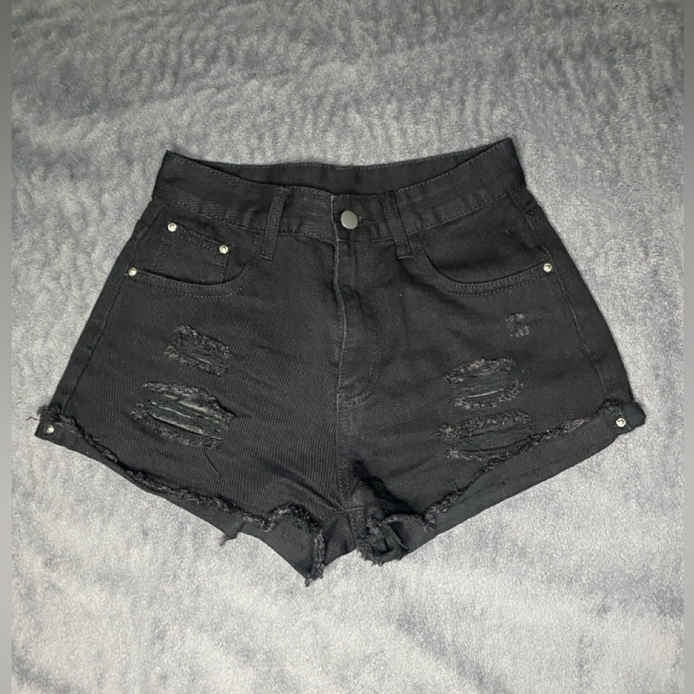 Black high-waisted distressed denim shorts 
Petite xs